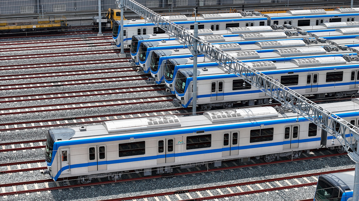 Đoàn tàu Metro Bến Thành Suối Tiên xếp hàng trong depot chờ vận hành